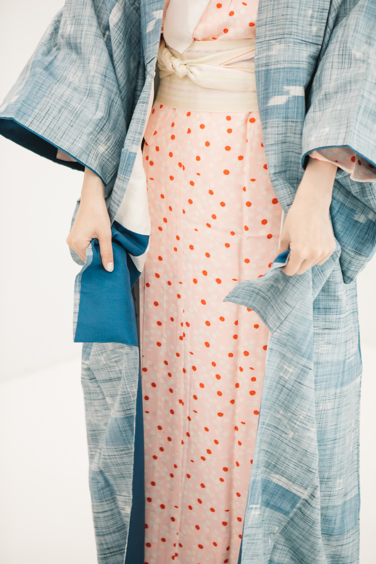 着付け中の江嶋綾恵梨