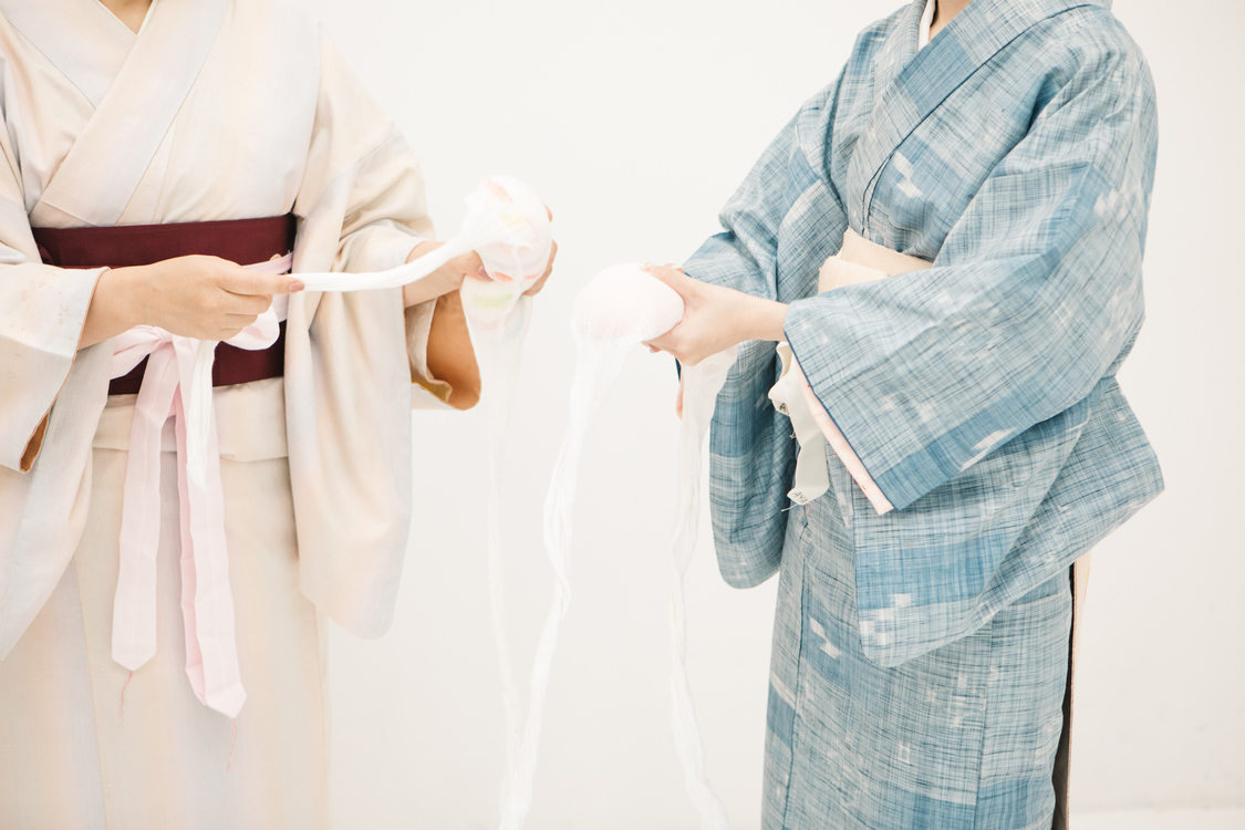 着付け中の江嶋綾恵梨