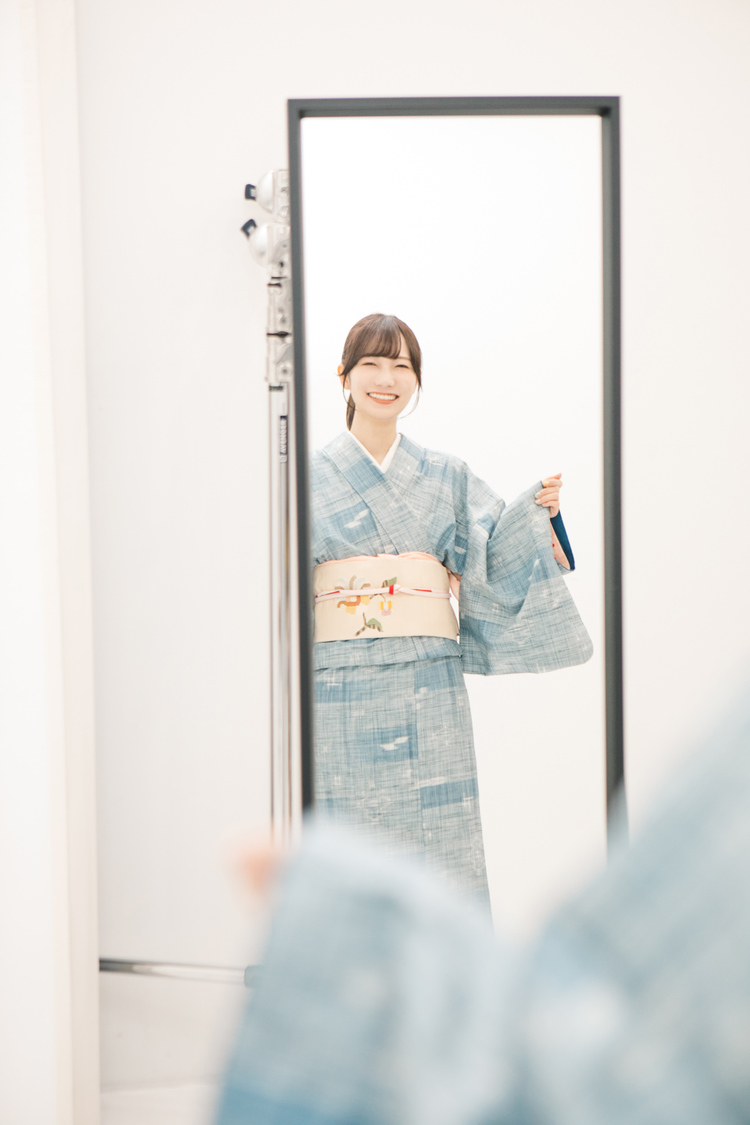 着付け中の江嶋綾恵梨