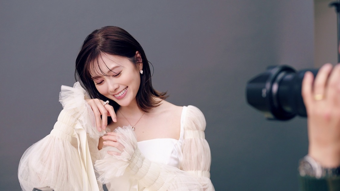 『STORY 02 白石麻衣― A Day with Mikimoto』場面写真