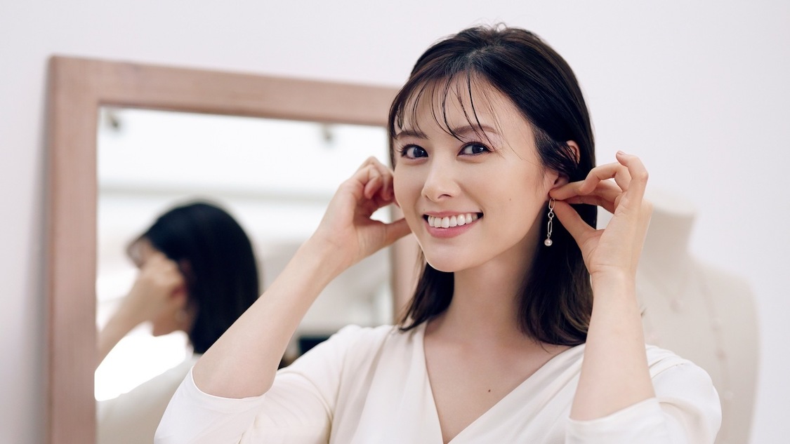 『STORY 02 白石麻衣― A Day with Mikimoto』場面写真