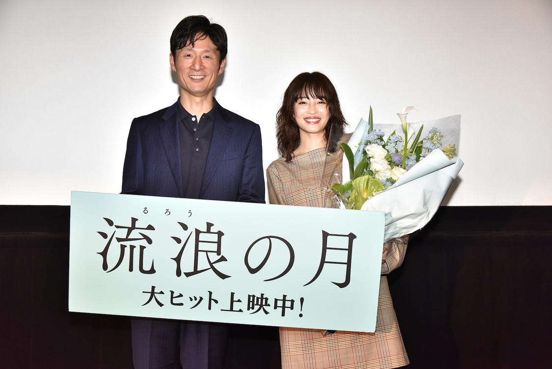 （©2022「流浪の月」製作委員会）