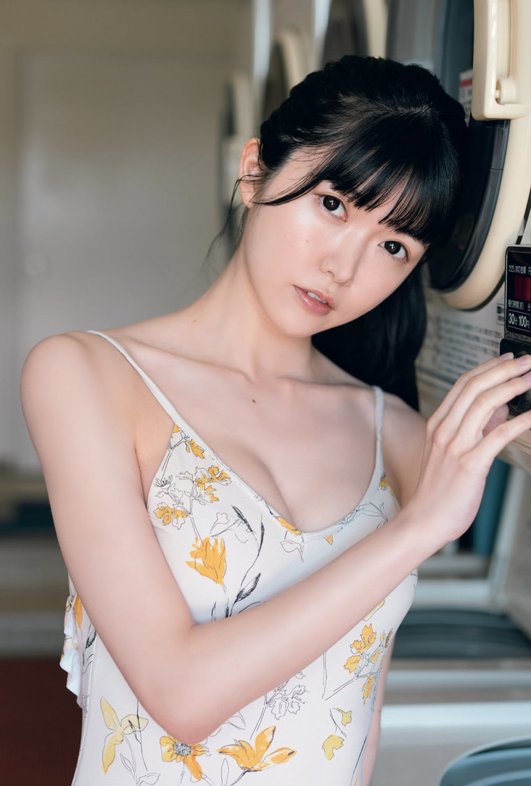 『B.L.T.2022年8月号』ローソンエンタテインメント購入特典ポストカード【小野寺梓（真っ白なキャンバス）】