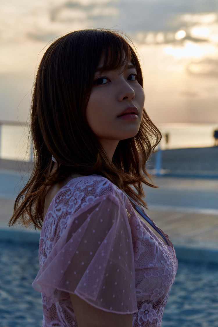 ＜西谷麻糸呂 × i-dee写真展 -Melancholy baby-＞より