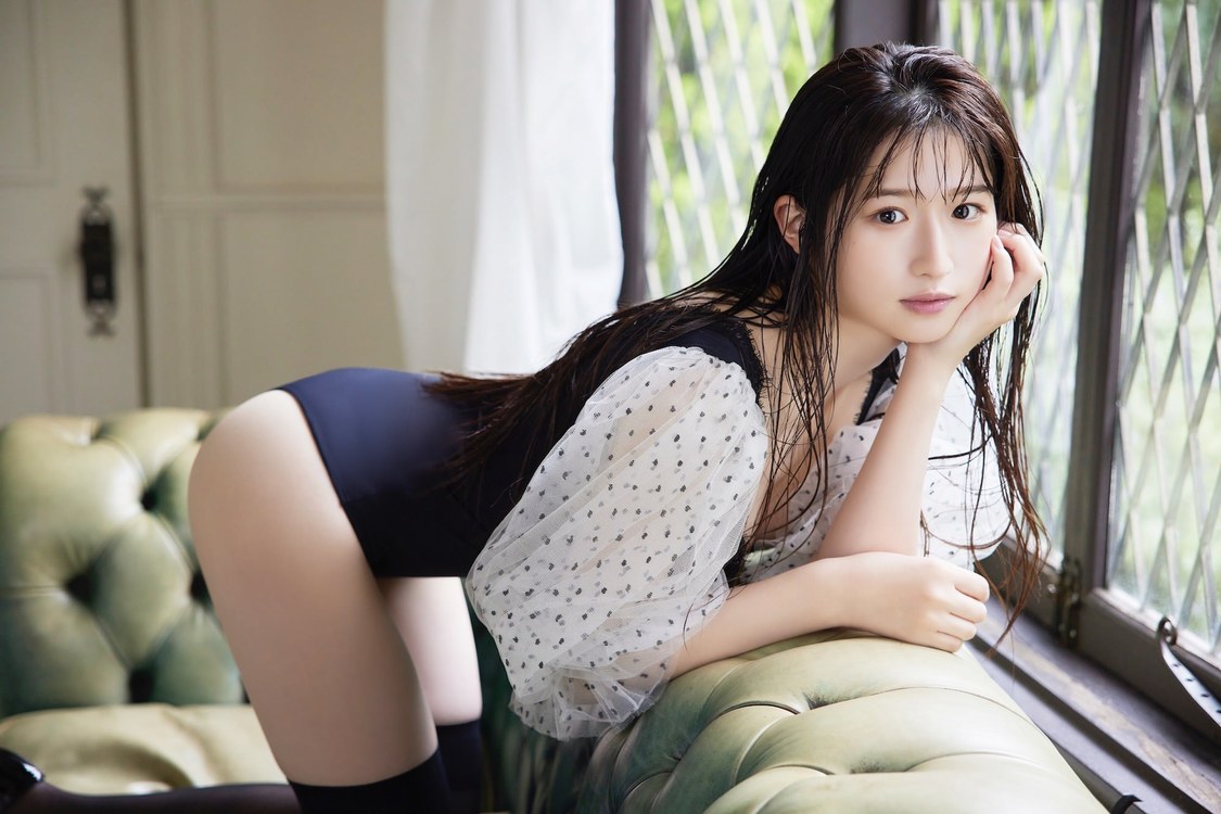 貝賀琴莉（#よーよーよー）『ヤングジャンプ』アザーカット（(C)佐野円香/集英社）