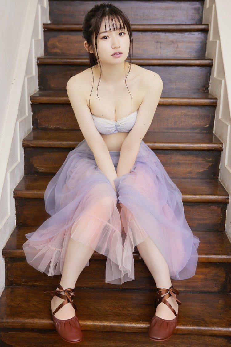 貝賀琴莉（#よーよーよー）『ヤングジャンプ』アザーカット（(C)佐野円香/集英社）