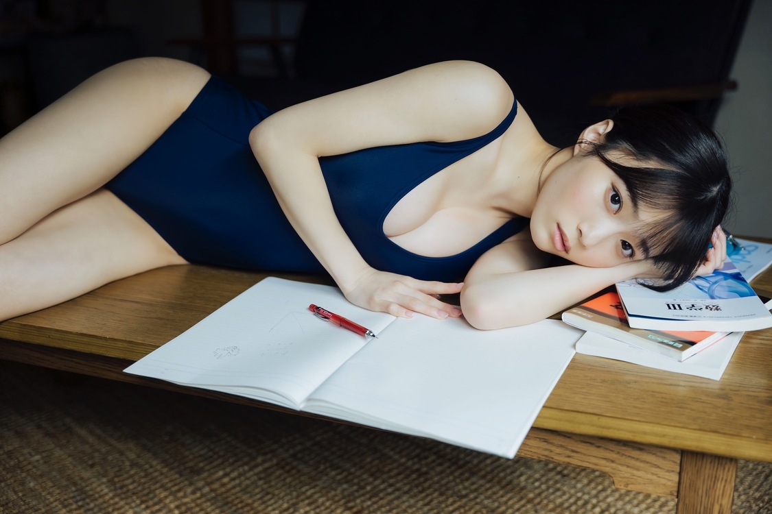 岸みゆ『ヤングジャンプ』アザーカット（(C)横山マサト/集英社）