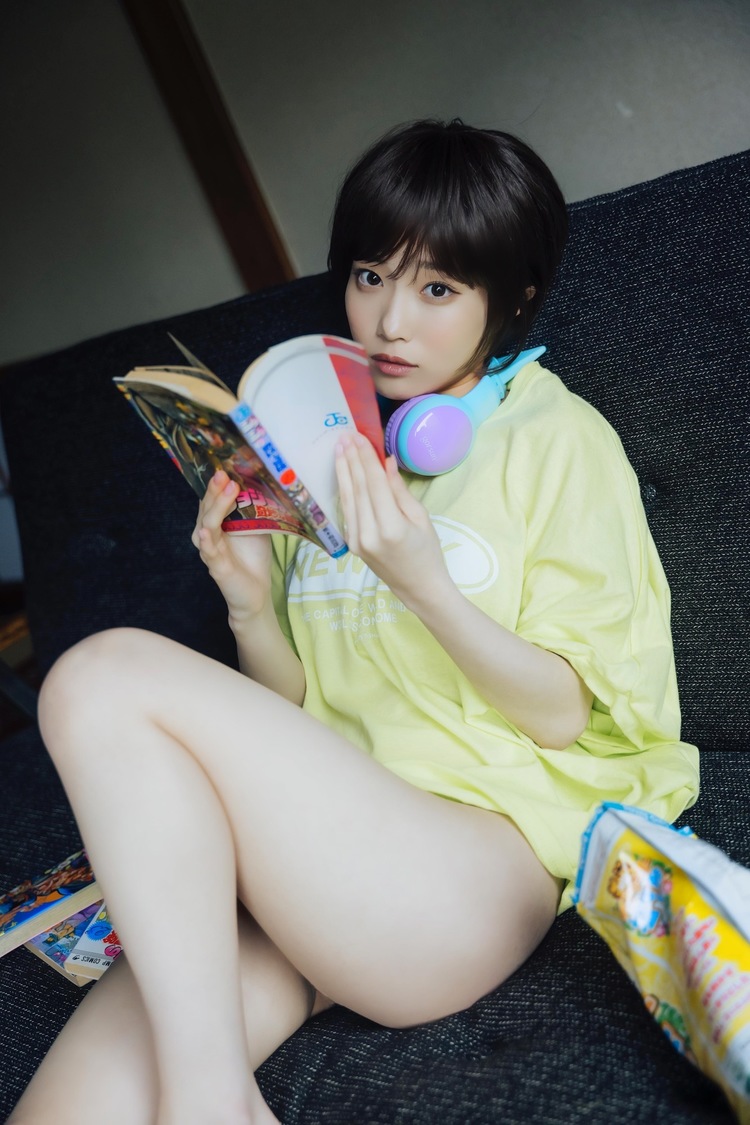 岸みゆ『ヤングジャンプ』アザーカット（(C)横山マサト/集英社）