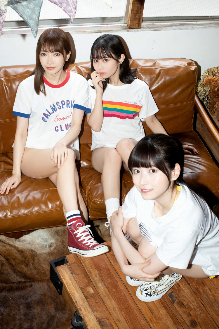 吉沢朱音、近藤沙瑛子、小鳥遊るい『ヤングドラゴンエイジ』アザーカット（(C)佐賀章広／ヤングドラゴンエイジ）