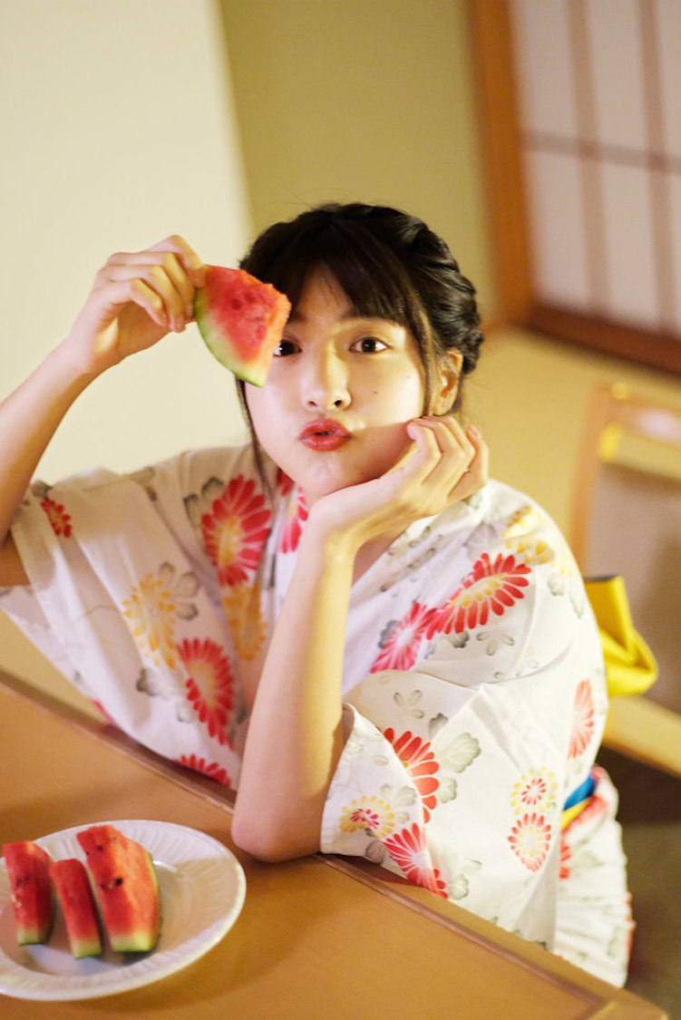 峮峮（チュンチュン）2nd写真集『QUNing』（日本版）より