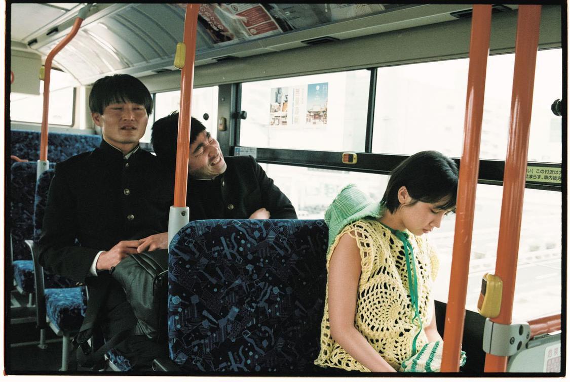 『松本穂香×ジャルジャル写真集　アイ アンド ランド』より