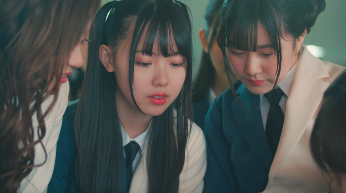 「大人サバイバー」MV（ディレクターズ・カット版）より