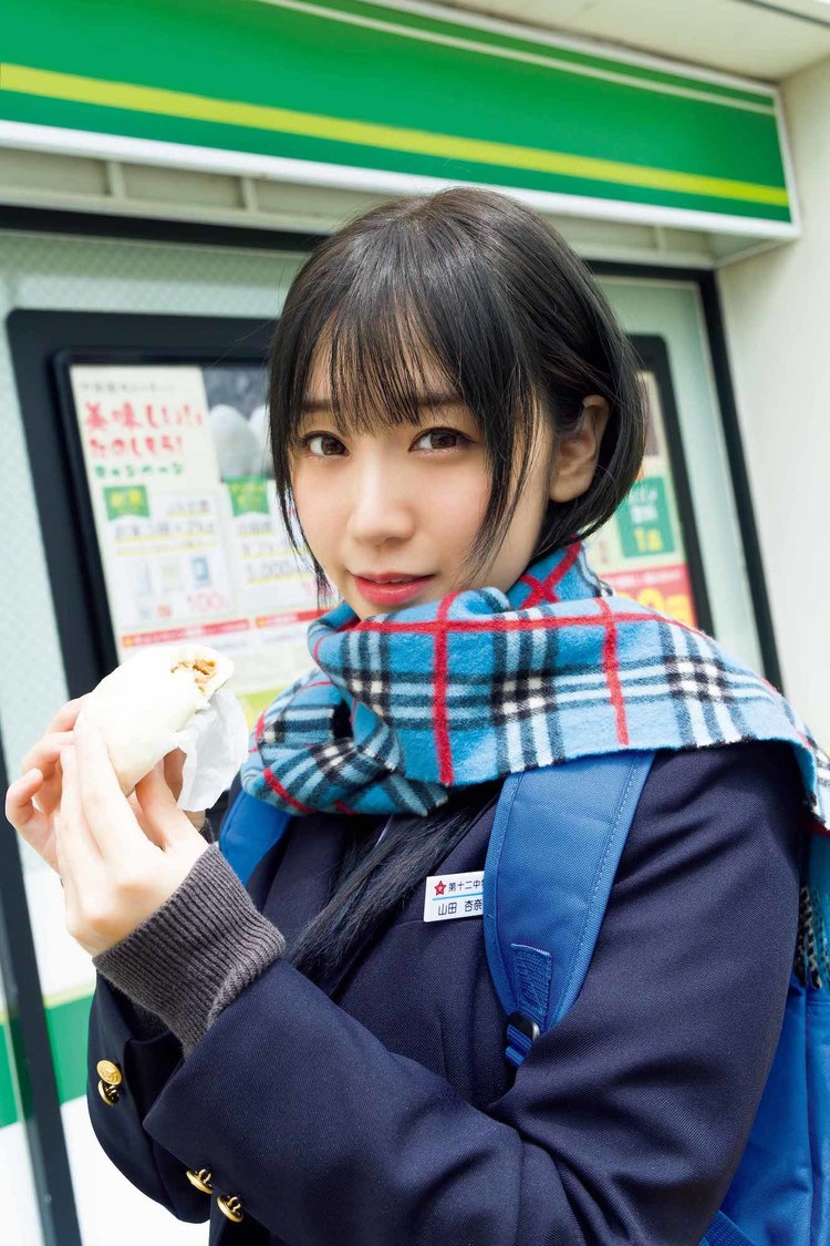 『伊織の心がヤバイやつ 〜伊織もえ×「僕の心のヤバイやつ」コラボ写真集〜』より（（C）桜井のりお／伊織もえ／Takeo Dec.（秋田書店）2022）