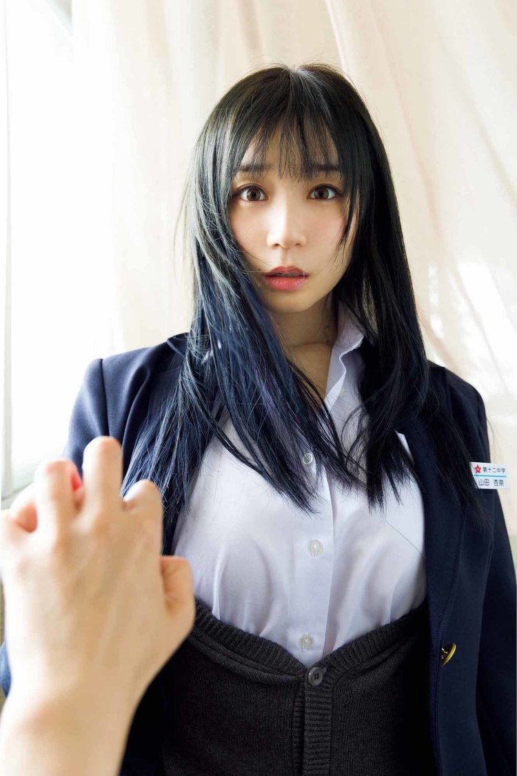 『伊織の心がヤバイやつ 〜伊織もえ×「僕の心のヤバイやつ」コラボ写真集〜』より（（C）桜井のりお／伊織もえ／Takeo Dec.（秋田書店）2022）