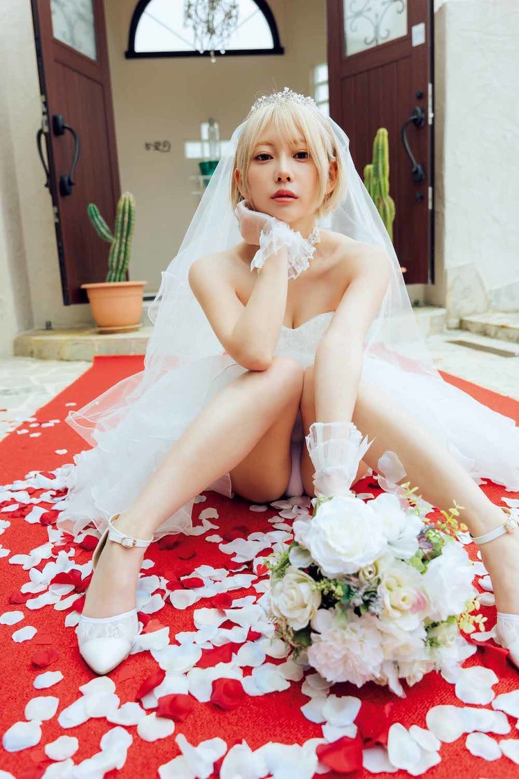 篠崎こころ1st写真集『ココロモヨウ』（（C）横山マサト（秋田書店）2022）