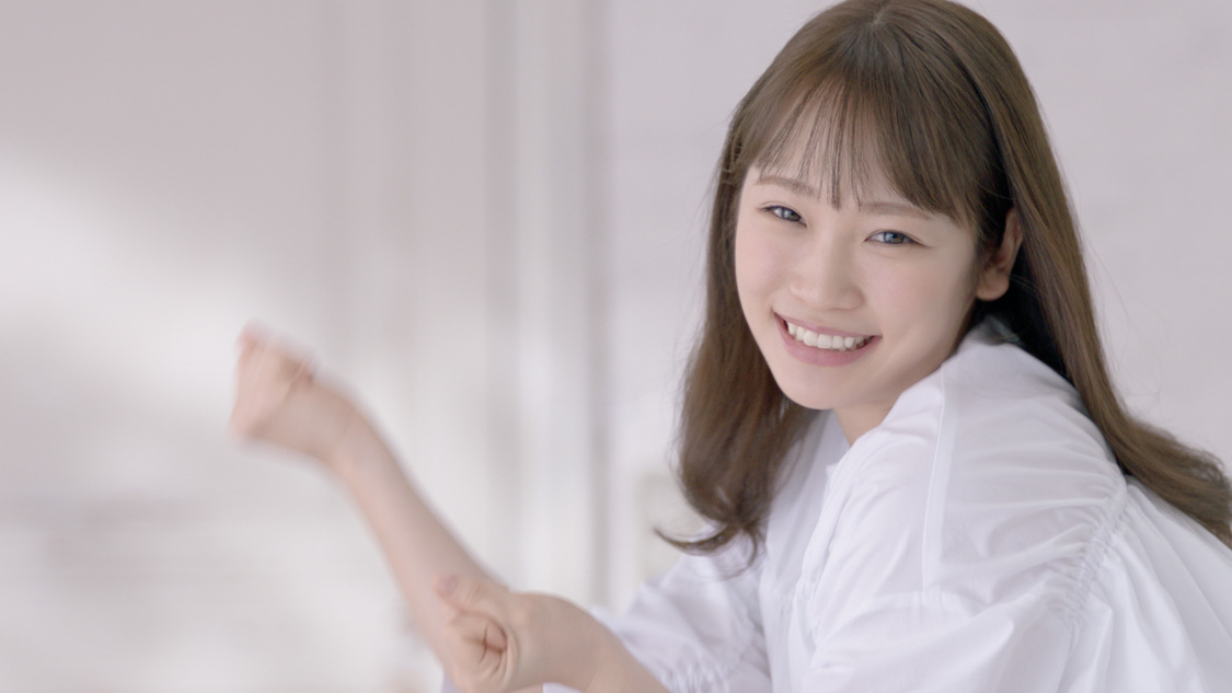 川栄李奈『ロリエ しあわせ素肌』新TVCMより