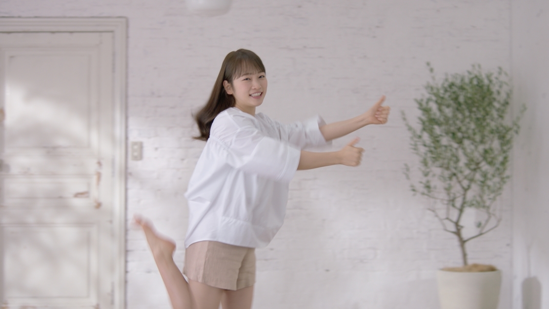 川栄李奈『ロリエ しあわせ素肌』新TVCMより