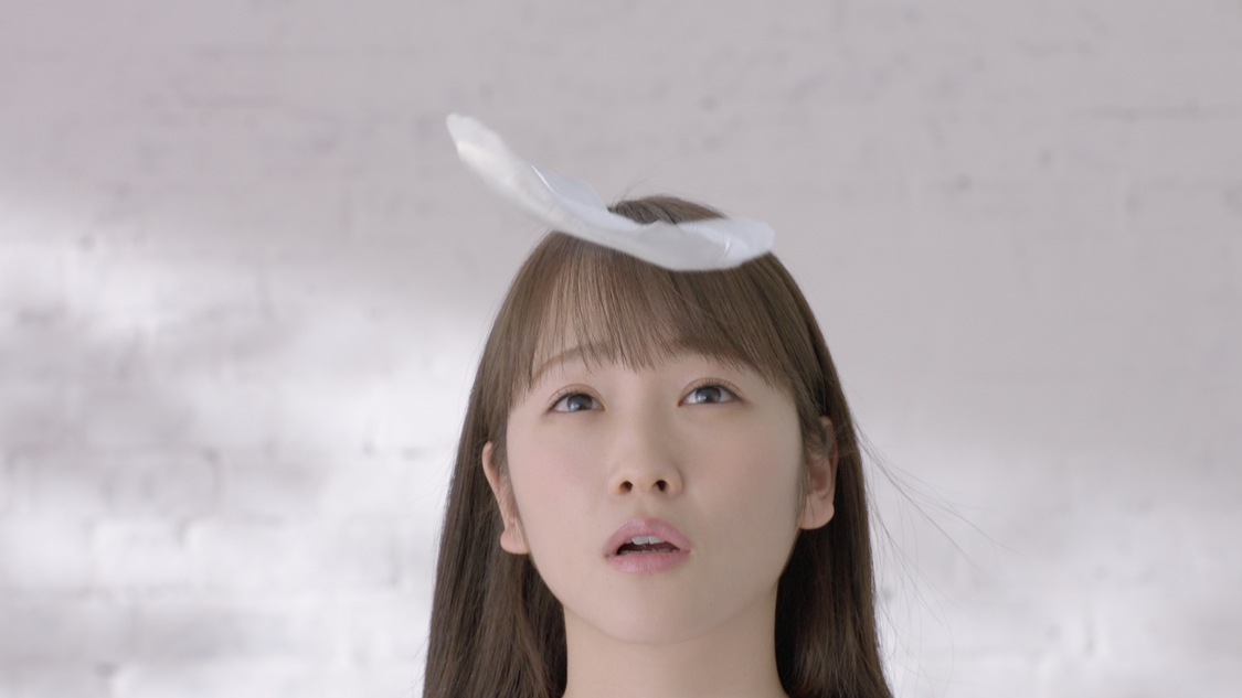 川栄李奈『ロリエ しあわせ素肌』新TVCMより