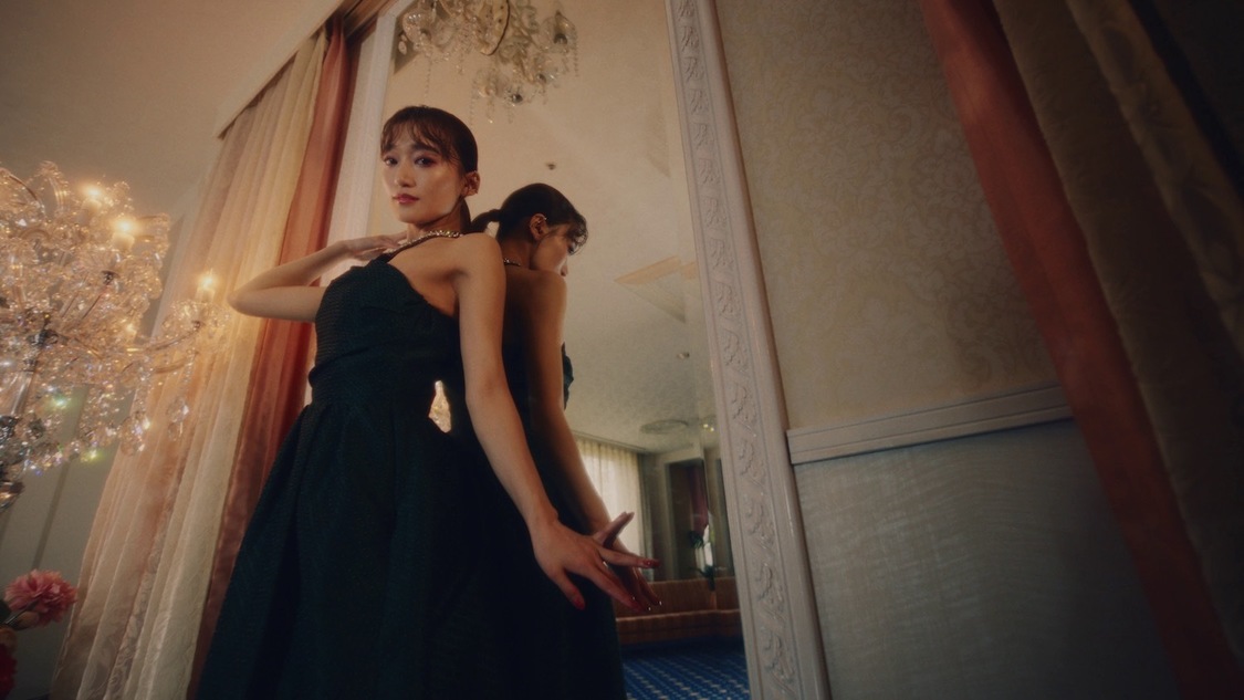 茜屋日海夏「Queens Bluff」MV場面写真