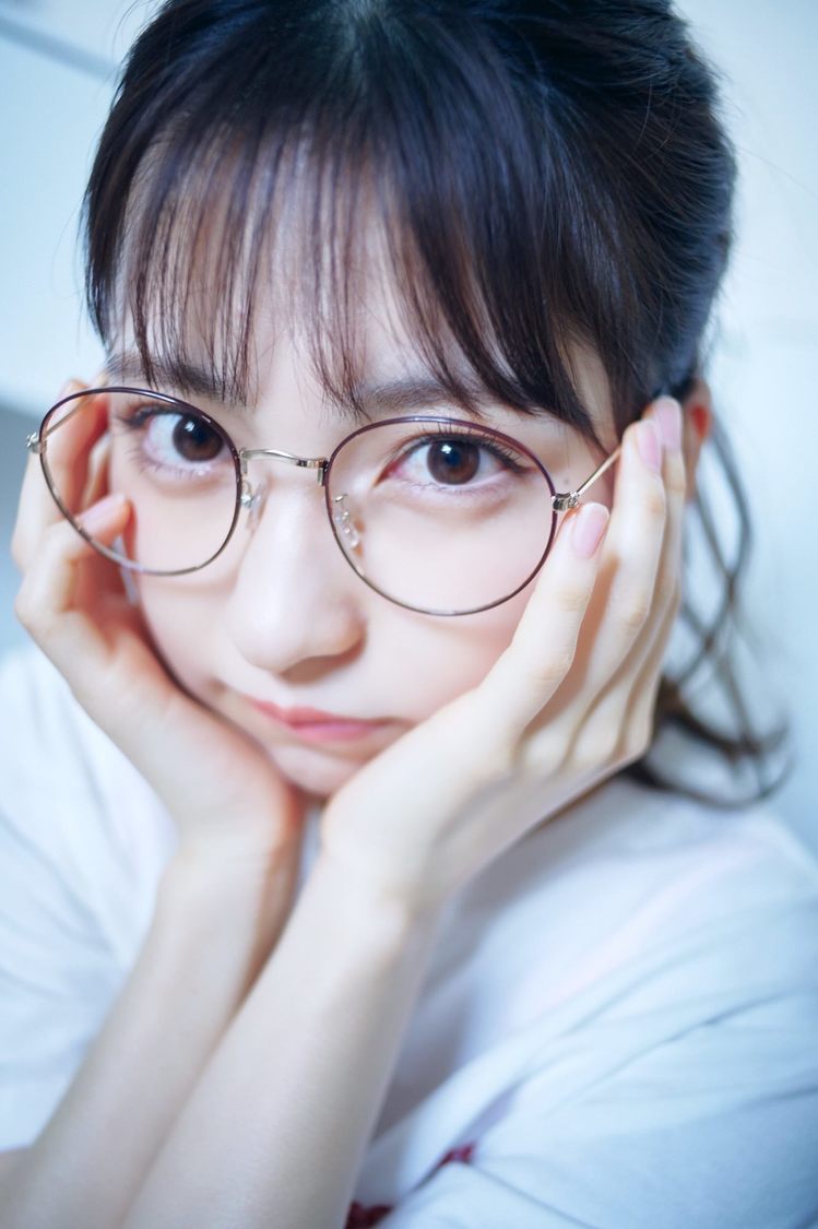 十味（#2i2）『週刊ビッグコミックスピリッツ』アザーカット（(C)撮影：岡本武志／スタイリスト：野田陽子（ミタケイショウ）／ヘアメイク：萩村千紗子／小学館）