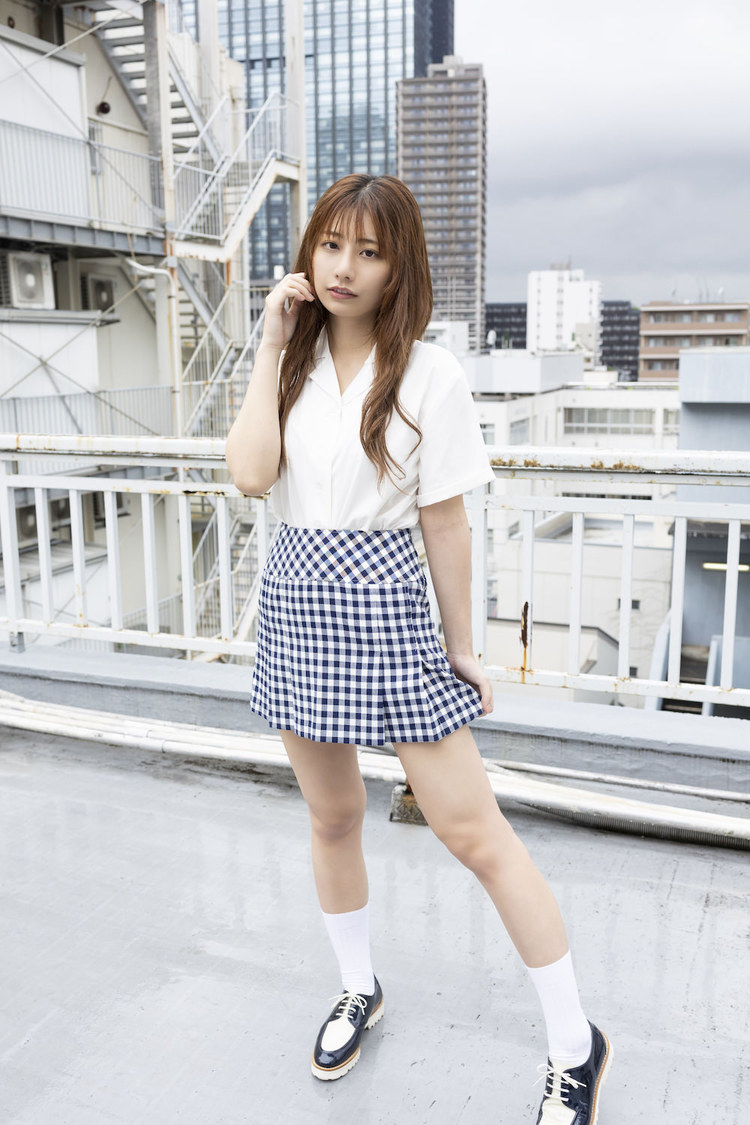 『FLASHデジタル写真集　鈴木優香　触ってみる？』（©光文社／週刊FLASH　撮影：小塚毅之）