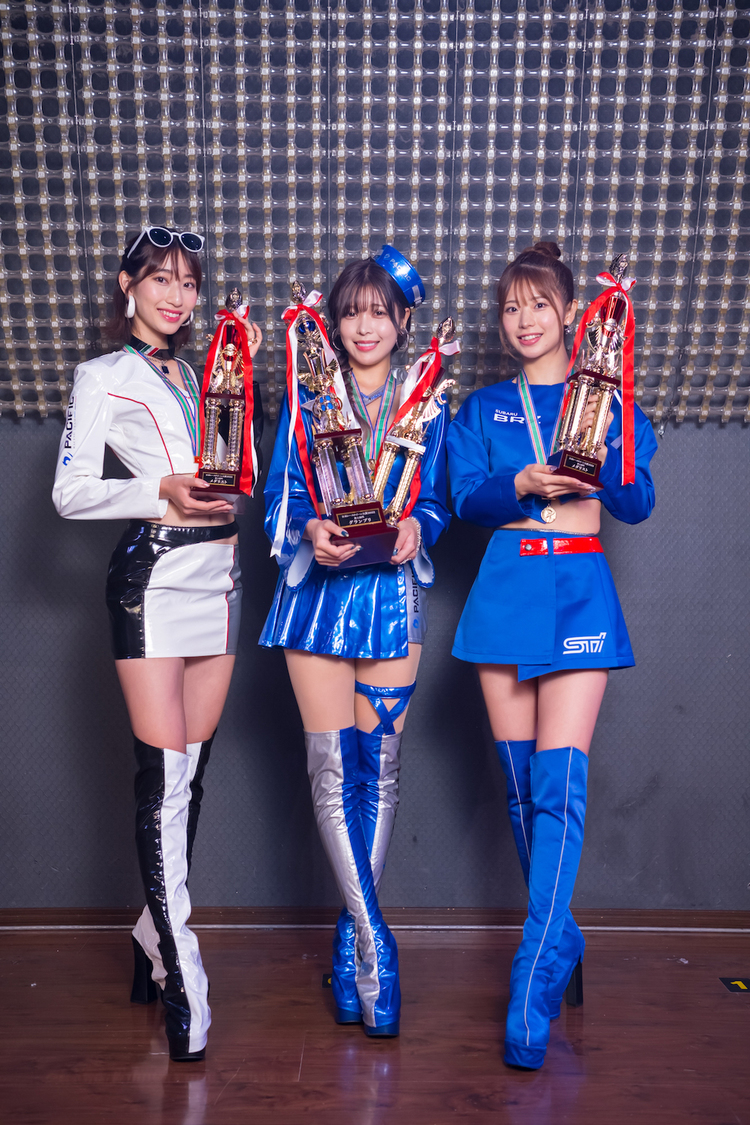 早川みゆき、 七瀬なな、 朝倉咲彩