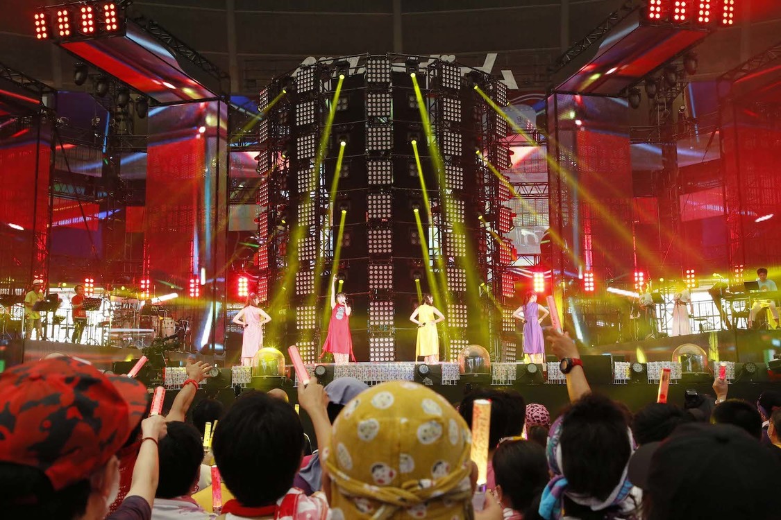 ＜ももクロ夏のバカ騒ぎ2022 -MOMOFEST-＞ベルーナドーム（2022年7月31日）／©キングレコード