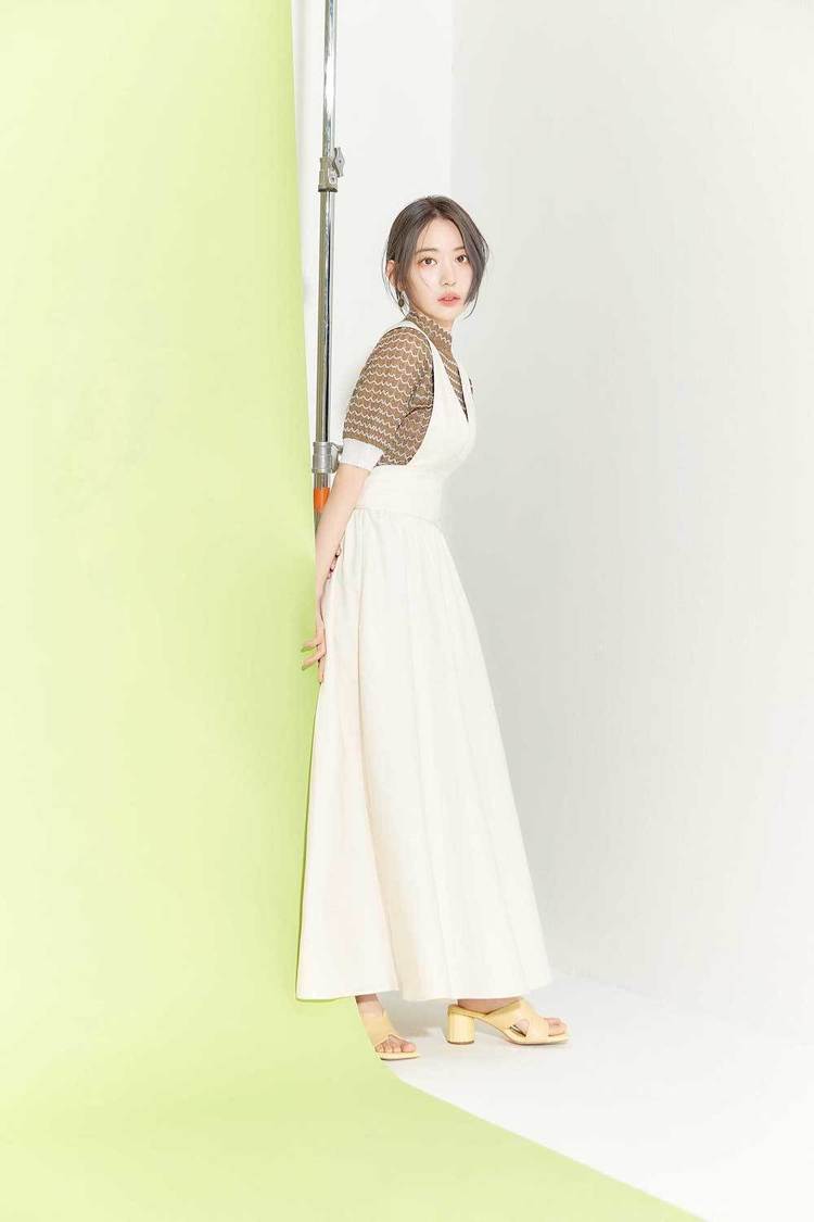 Vネックワンピース