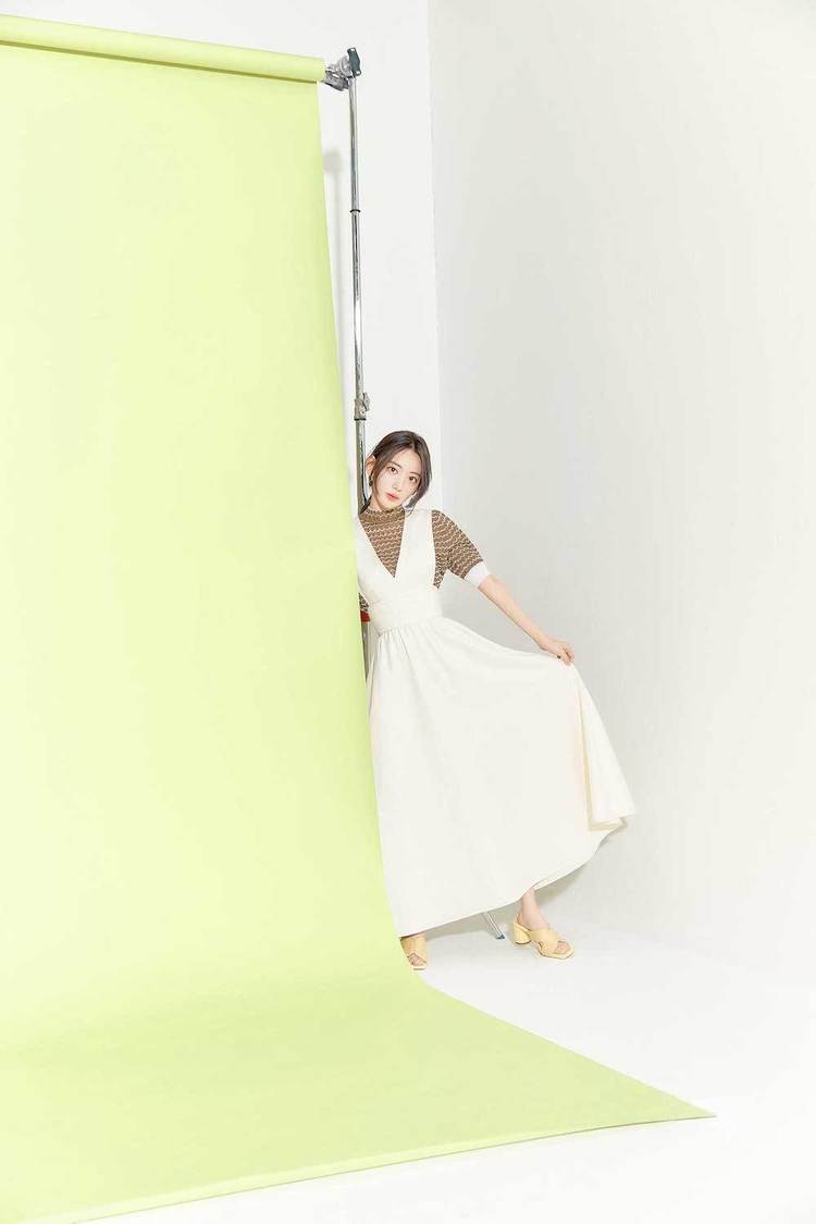 Vネックワンピース