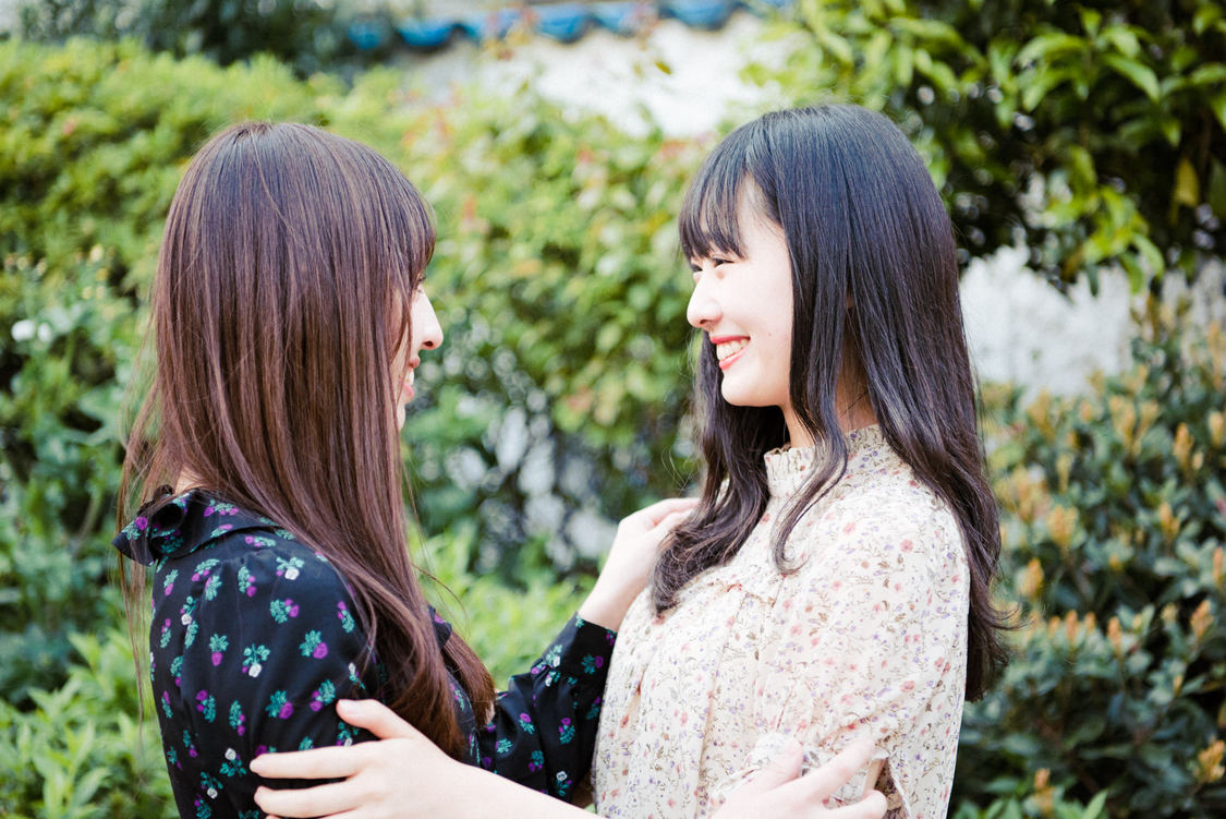 沖口優奈、八木ひなた