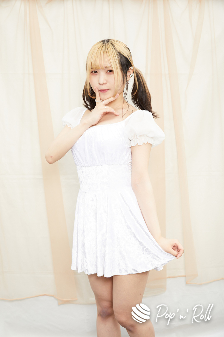 綾鳥ねこ（Caress Van End）