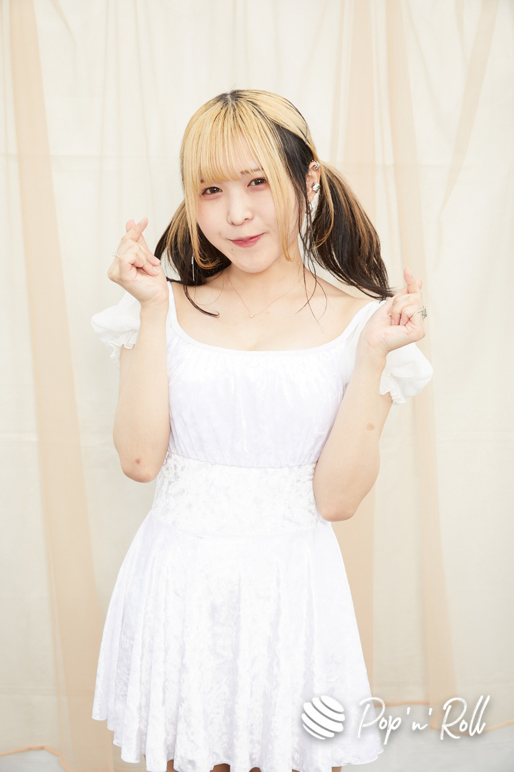 綾鳥ねこ（Caress Van End）