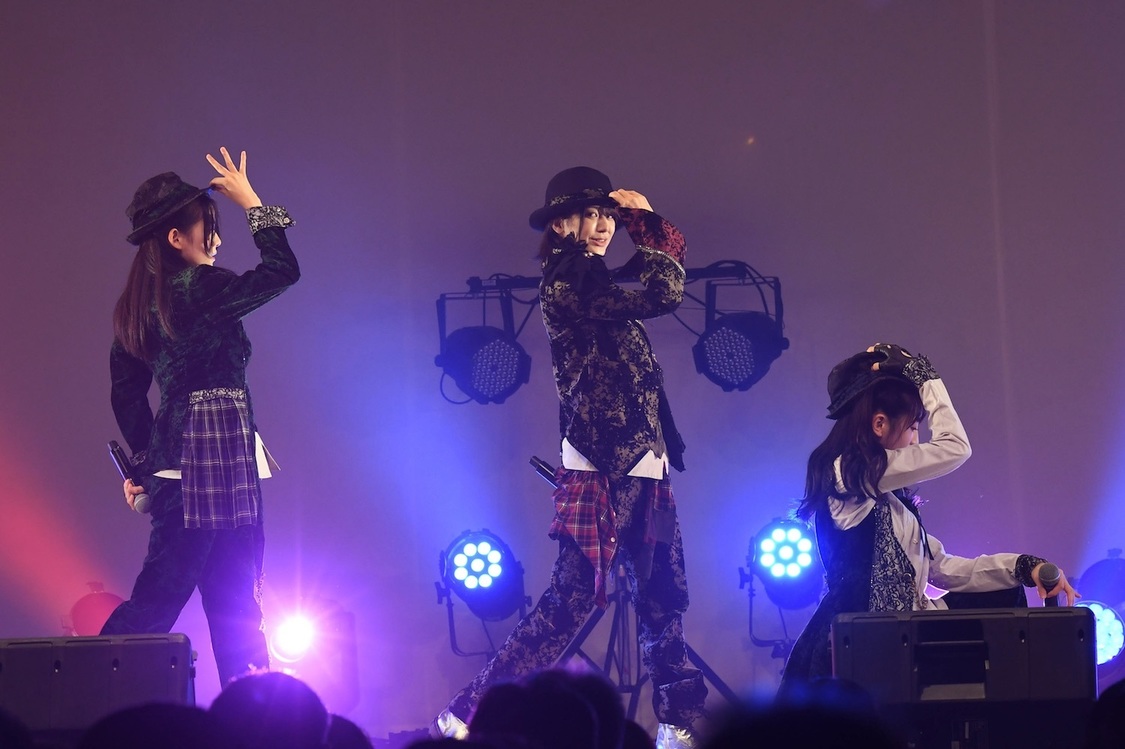 昼公演 〜AKB48チーム8 WEST〜（ⒸAKB48）