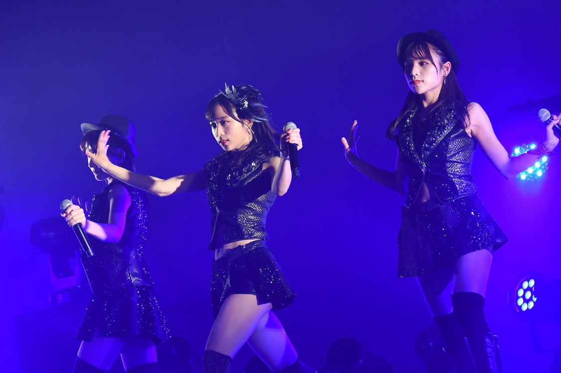 夜公演 〜AKB48チーム8 EAST〜（ⒸAKB48）