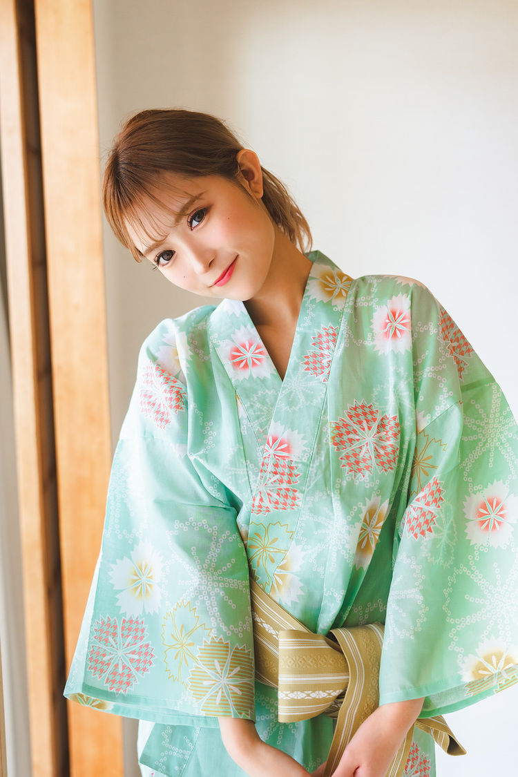 『聖菜1st写真集 anela』先行カット第2弾（(C)KADOKAWA 　(C)Lovers    PHOTO/MAKINO SHOTA）