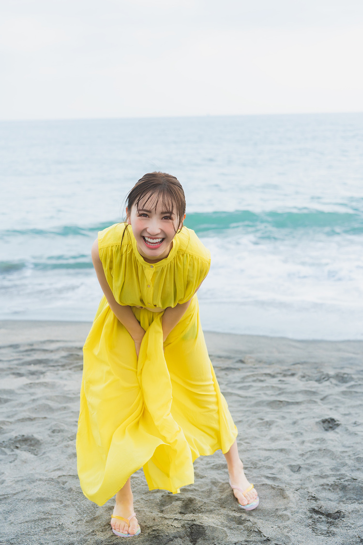 『伊藤愛真 1st写真集 soleil－ソレイユ－』先行カット（ⒸKADOKAWA／ⒸTWIN PLANET／PHOTO：MAKINO SHOTA）