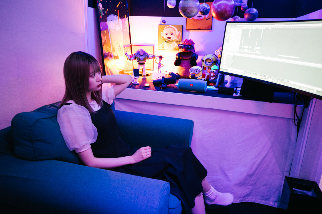 レコーディングブース内のモニターディスプレイ。