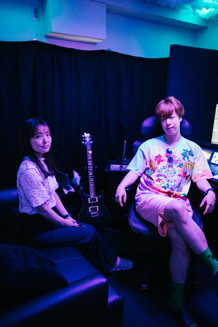 山本紗江（左）、Saya（右）