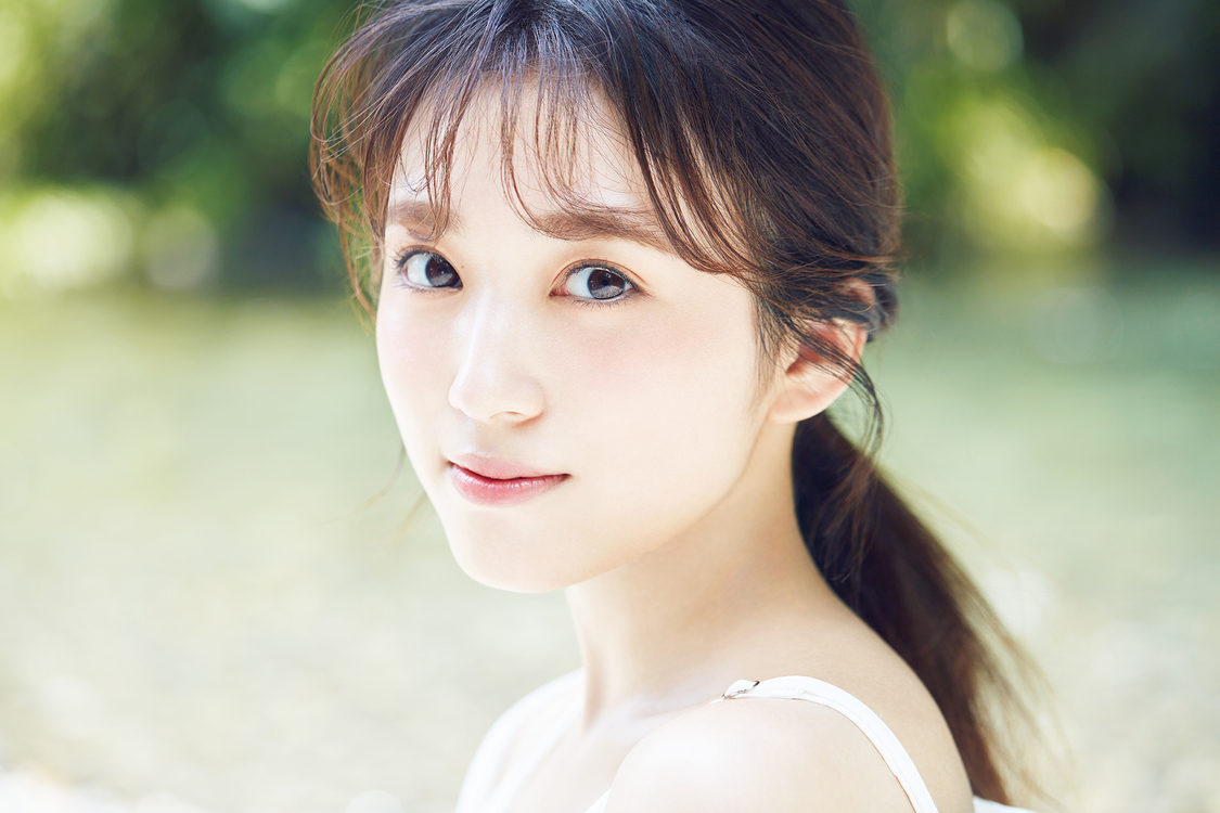 矢吹奈子（『A’pieu PURE COSME SET BOOK』より）