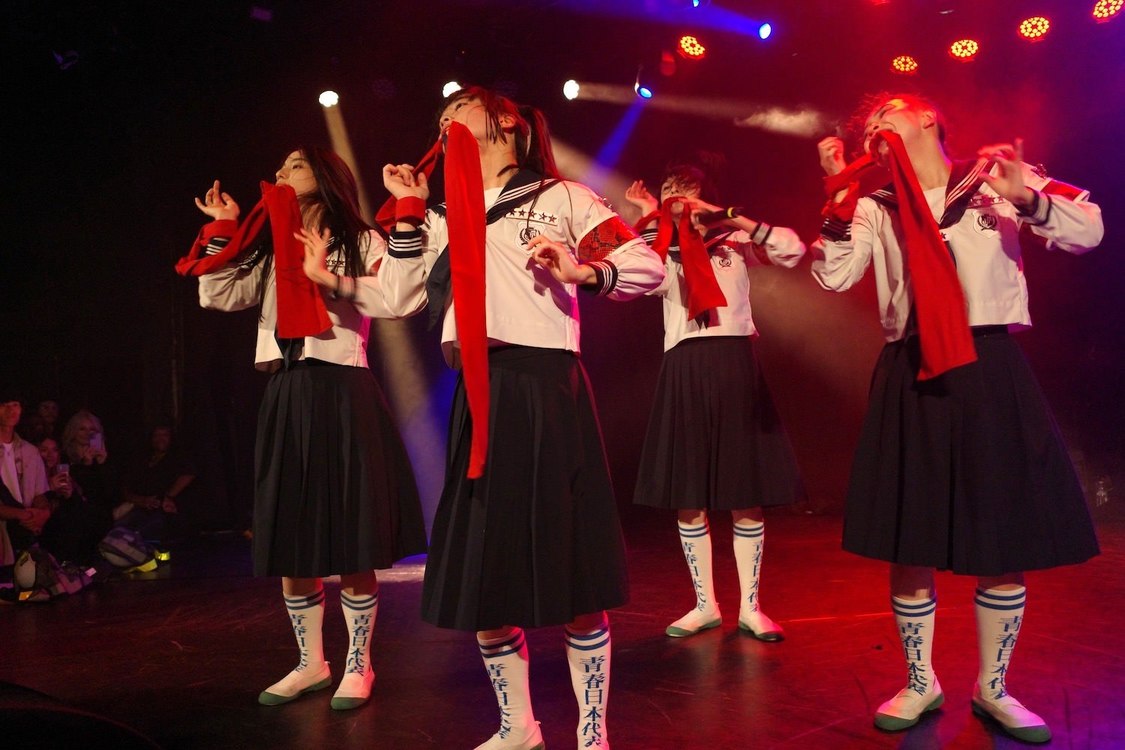 ＜ATARASHII GAKKO ROAD TO HITC＞