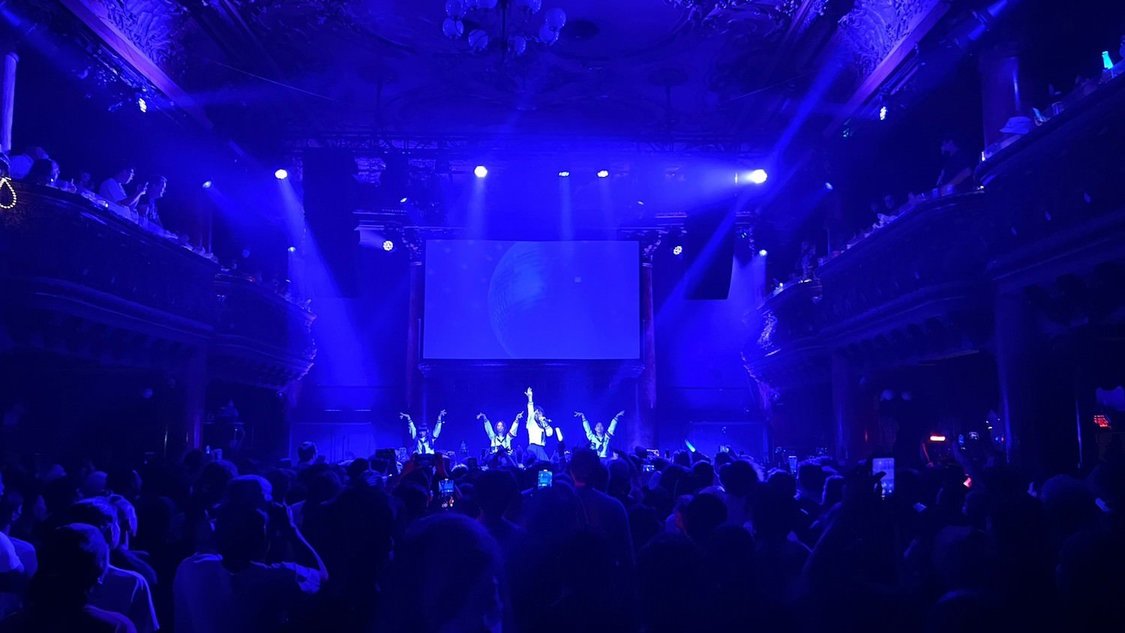 ＜ATARASHII GAKKO ROAD TO HITC＞