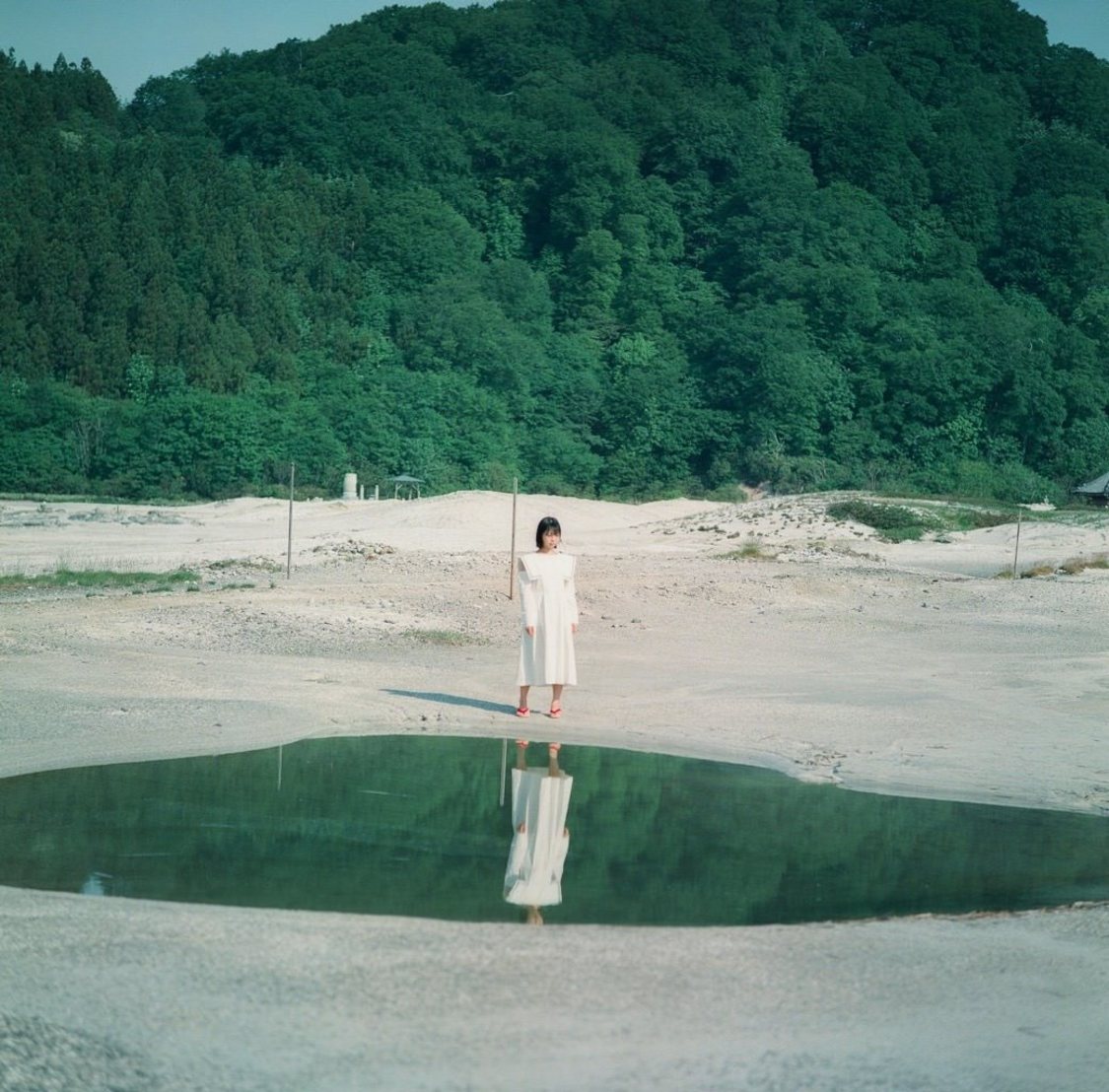 戸田真琴×飯田エリカ写真集『神画』より
