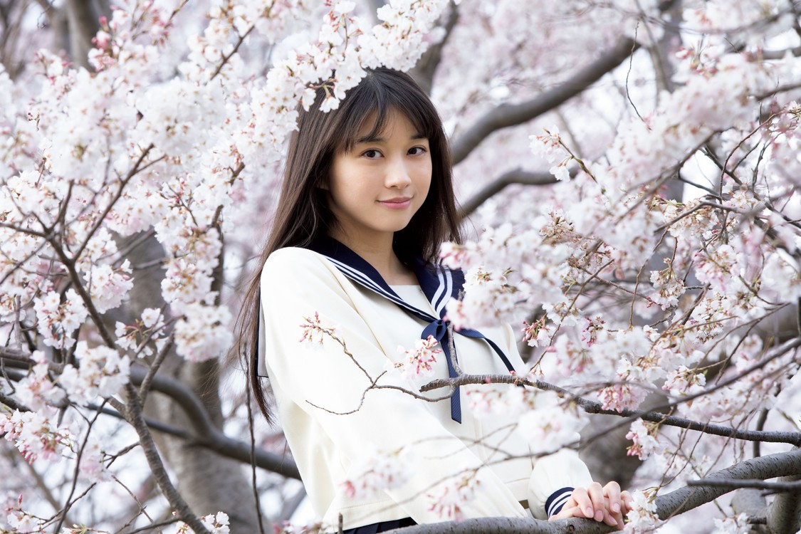 『牧野真莉愛全集 2018-2022』掲載カット 17歳