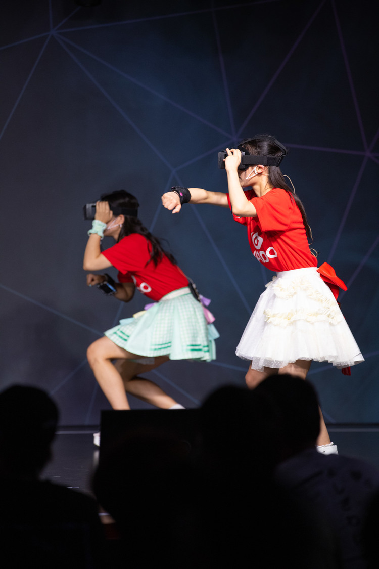 全力で攻撃をする山本花奈と山崎玲奈（チームB）