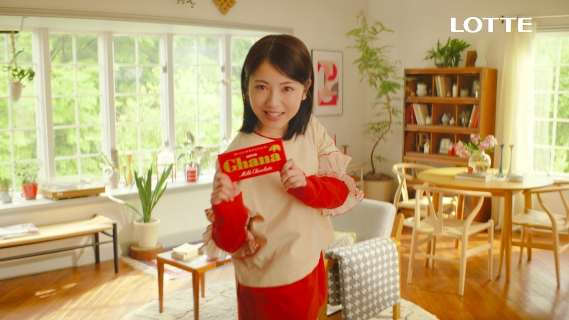 ロッテ ガーナミルクチョコレート 新TV-CM「アガる口どけ」篇より場面写真＆撮影現場写真
