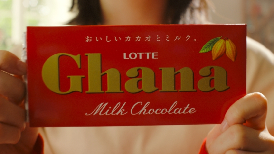 ロッテ ガーナミルクチョコレート 新TV-CM「アガる口どけ」篇より場面写真＆撮影現場写真