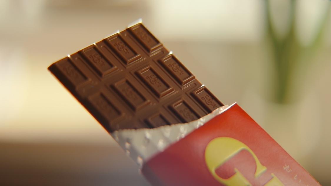 ロッテ ガーナミルクチョコレート 新TV-CM「アガる口どけ」篇より場面写真＆撮影現場写真