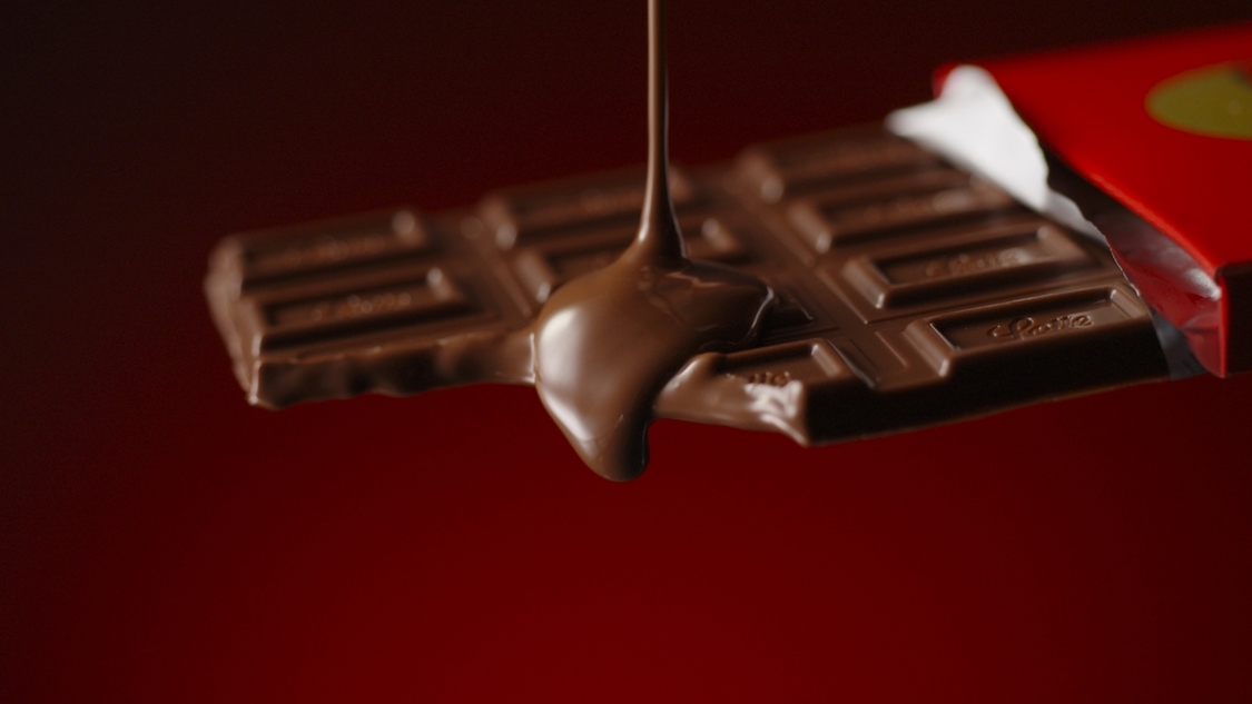 ロッテ ガーナミルクチョコレート 新TV-CM「アガる口どけ」篇より場面写真＆撮影現場写真