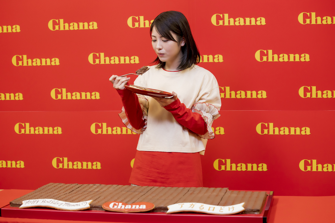 ロッテ ガーナミルクチョコレート 新TV-CM「アガる口どけ」篇より場面写真＆撮影現場写真