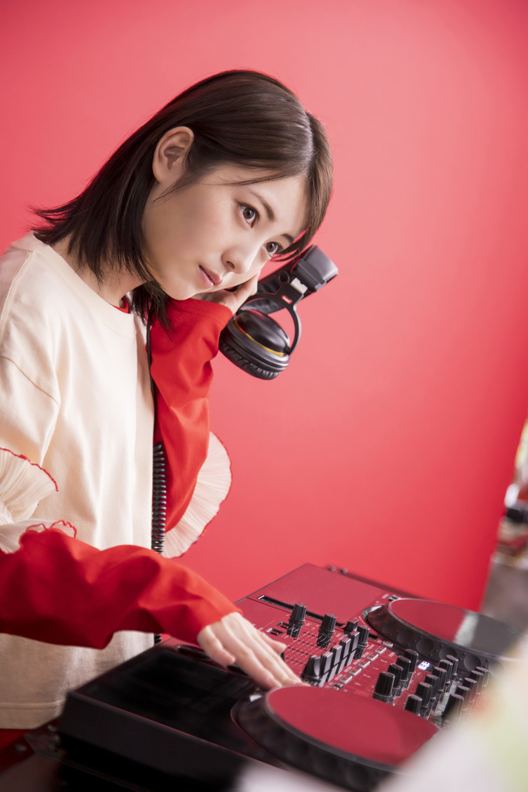 ロッテ ガーナミルクチョコレート 新TV-CM「アガる口どけ」篇より場面写真＆撮影現場写真